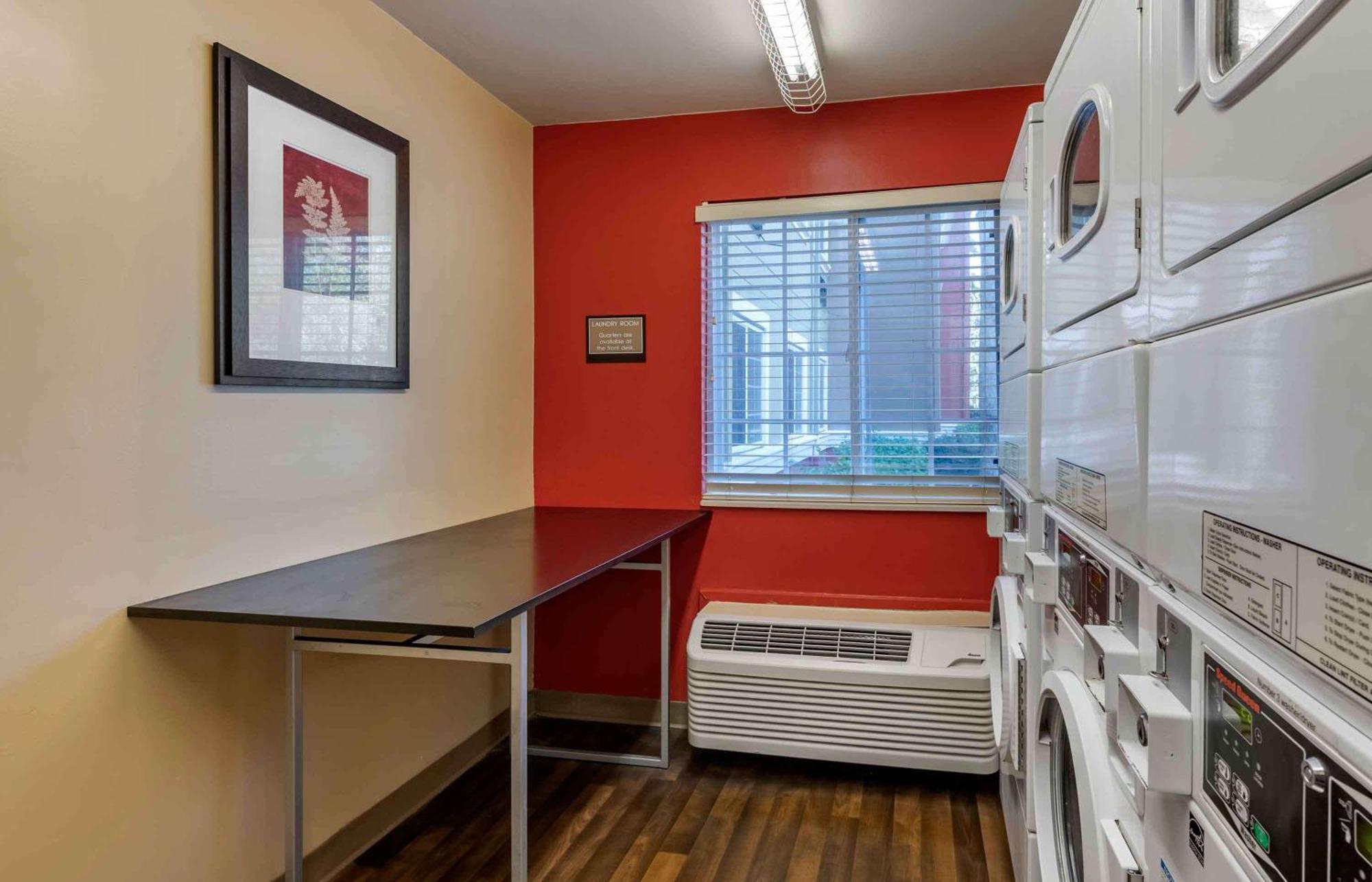 Extended Stay America Select Suites - Orlando - Lake Mary - 1040 Greenwood Blvd Екстер'єр фото