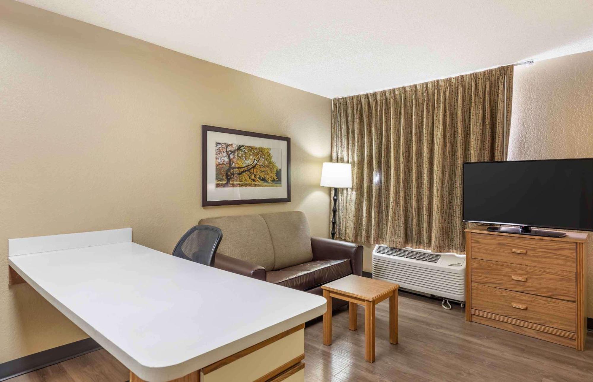 Extended Stay America Select Suites - Orlando - Lake Mary - 1040 Greenwood Blvd Екстер'єр фото