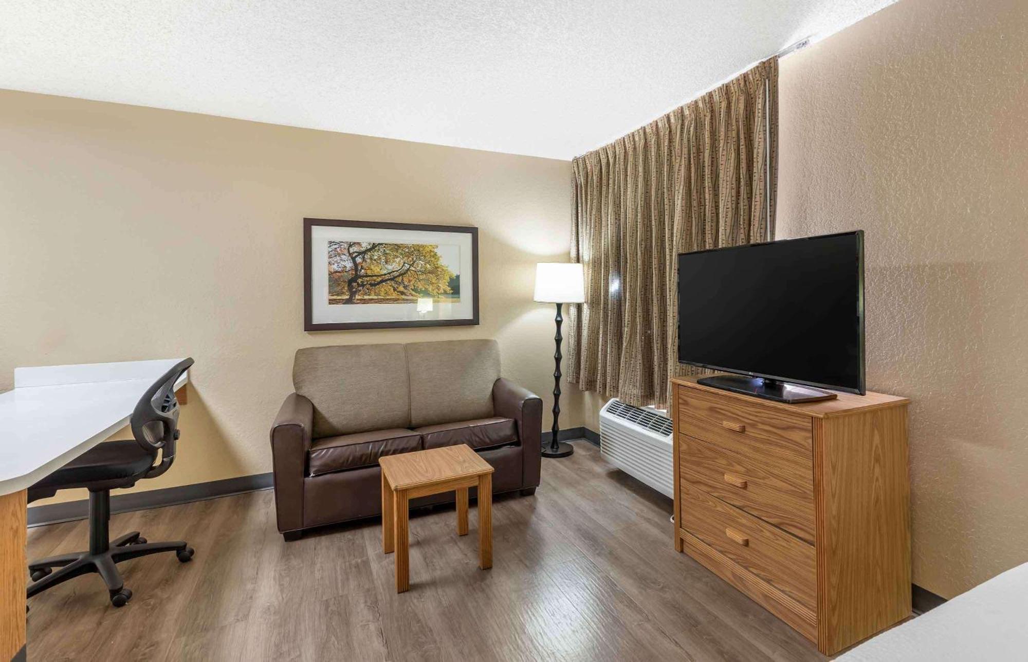Extended Stay America Select Suites - Orlando - Lake Mary - 1040 Greenwood Blvd Екстер'єр фото